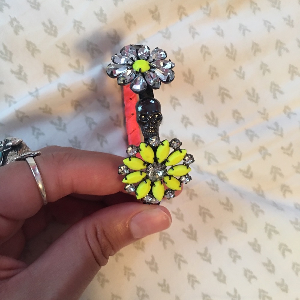 Zara daisy and skull bracelet